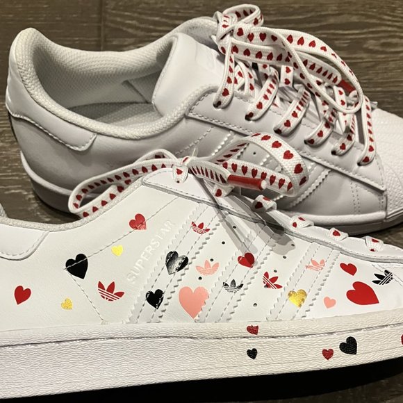 ⭐Limited Edition⭐Adidas Superstar Sneakers with Hearts and Heart Laces - NWT - Picture 2 of 4